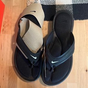 Women’s Size 10 Nike Sandals